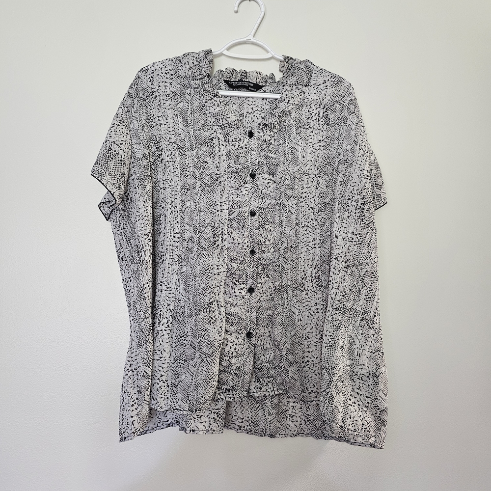 Black White Button-Up Snake Print Blouse Flutter Sleeve Business Casual Ruffle